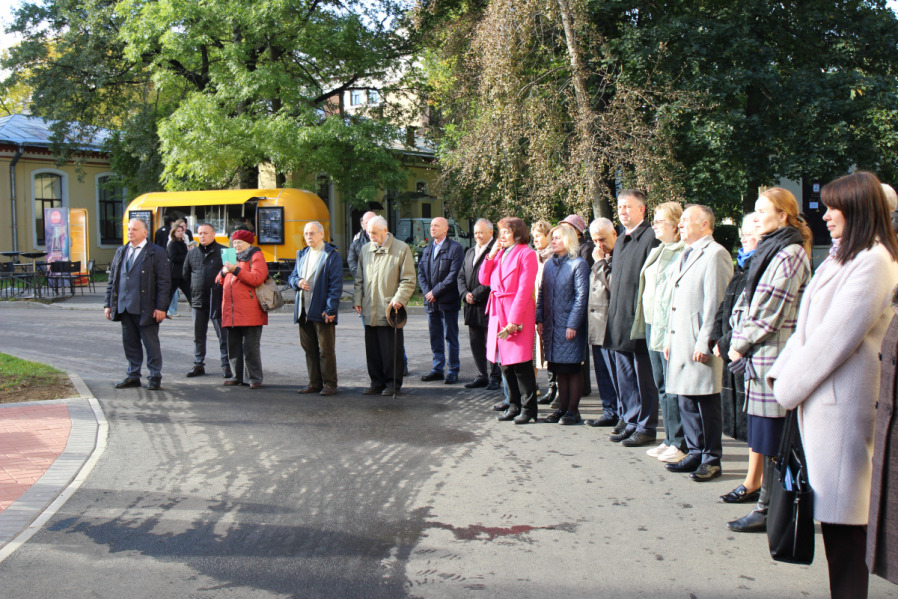 В Педиатрическом университете освятили памятник матерям блокадного Ленинграда «Надо жить» 9