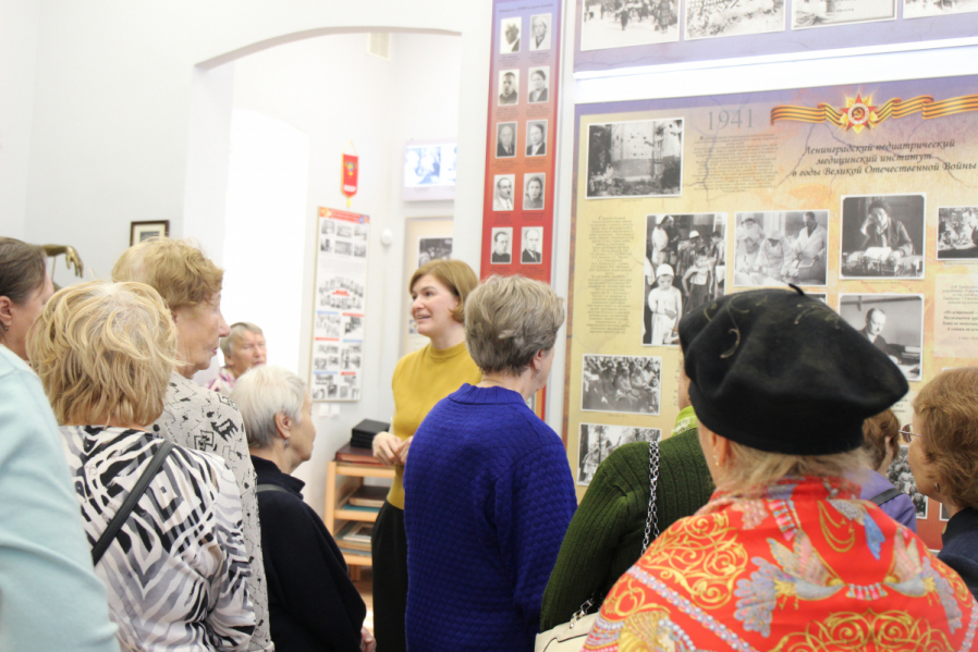 Комплексный центр занятости Василеостровского района организовал экскурсию в музей Педиатрического университета 1