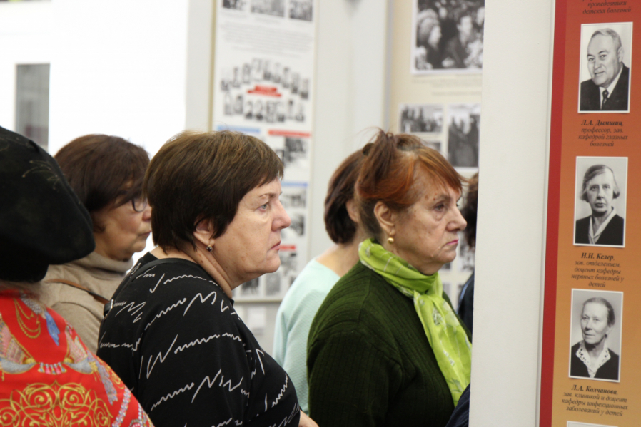 Комплексный центр занятости Василеостровского района организовал экскурсию в музей Педиатрического университета 3