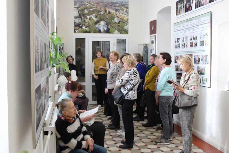 Комплексный центр занятости Василеостровского района организовал экскурсию в музей Педиатрического университета 6