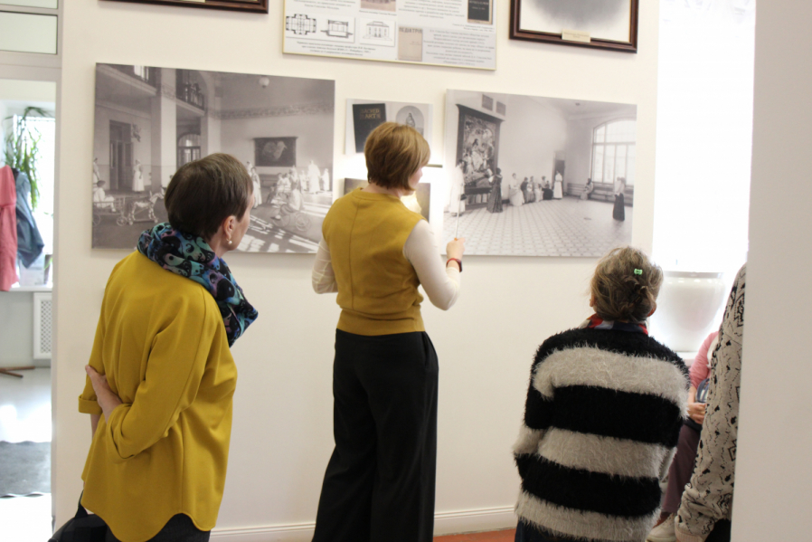 Комплексный центр занятости Василеостровского района организовал экскурсию в музей Педиатрического университета 7