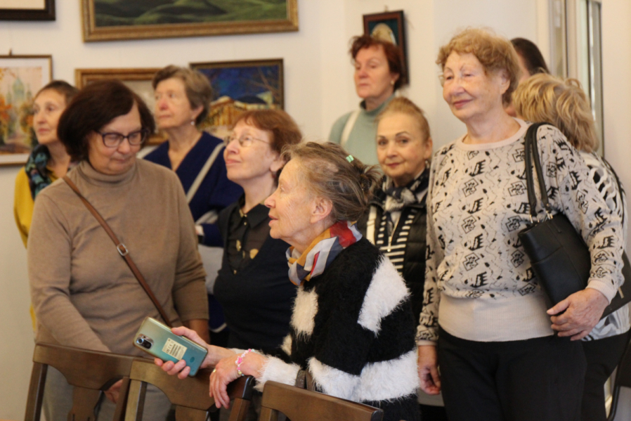 Комплексный центр занятости Василеостровского района организовал экскурсию в музей Педиатрического университета 9