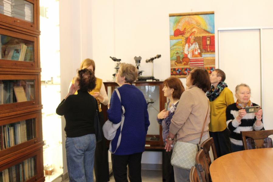 Комплексный центр занятости Василеостровского района организовал экскурсию в музей Педиатрического университета 10