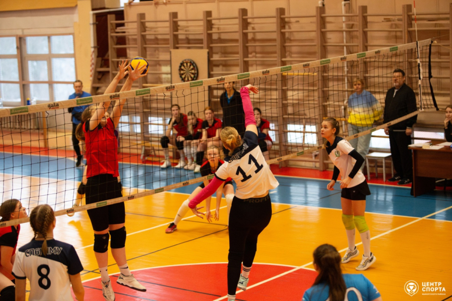 Женская сборная Педиатрического университета — чемпионы Выборгского района по волейболу 1