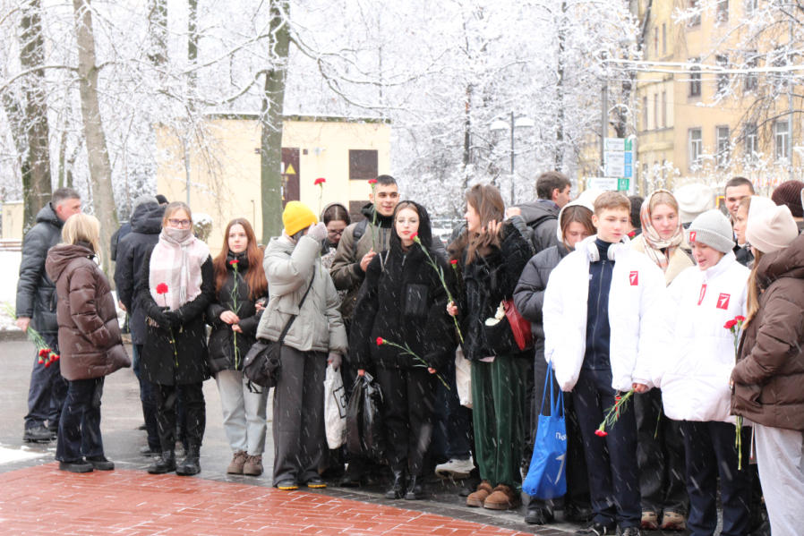 Активисты «Движения Первых» посетили Педиатрический университет в преддверии Дня Матери 1