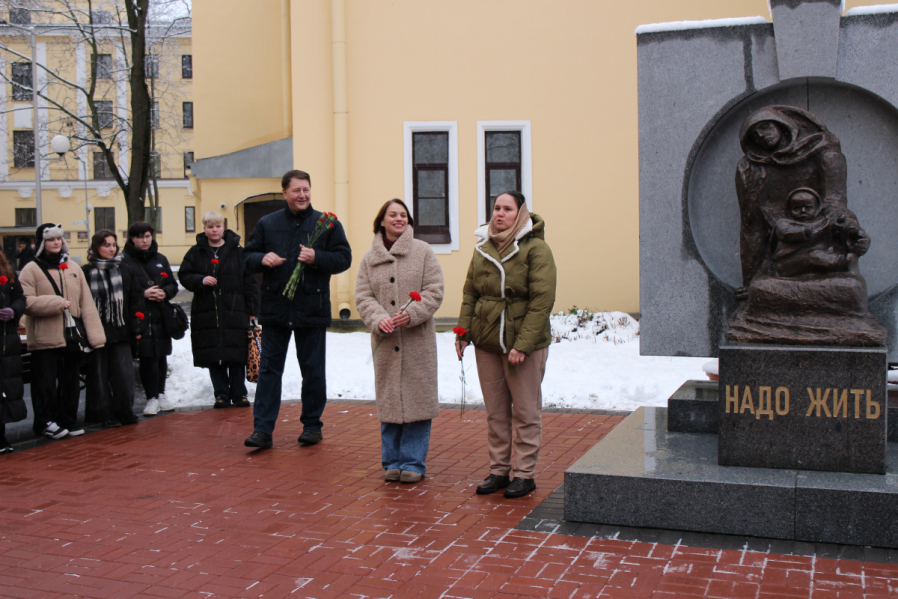 Активисты «Движения Первых» посетили Педиатрический университет в преддверии Дня Матери 9