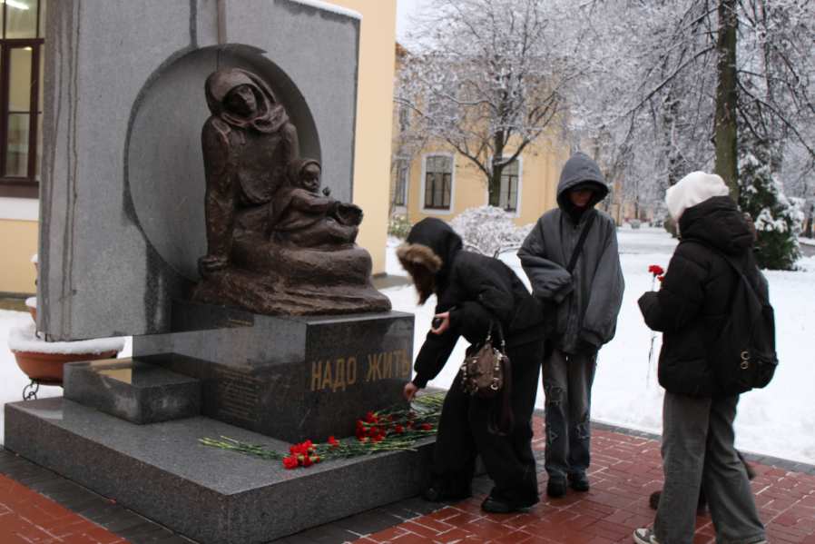 Активисты «Движения Первых» посетили Педиатрический университет в преддверии Дня Матери