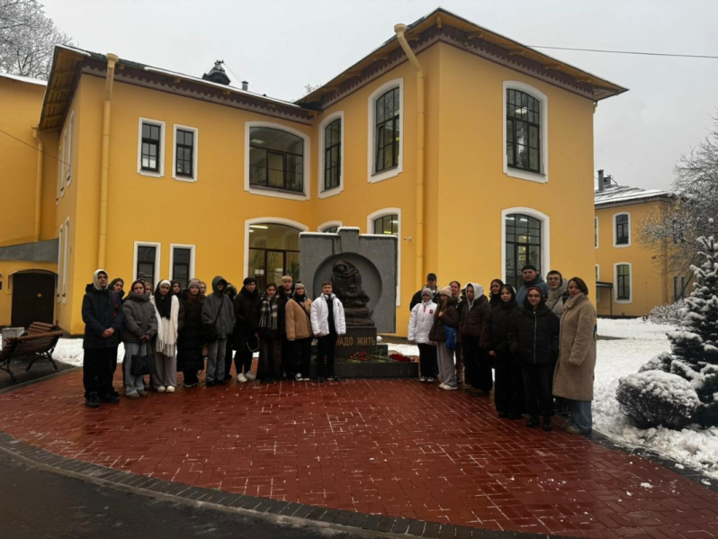 Активисты «Движения Первых» посетили Педиатрический университет в преддверии Дня Матери 13