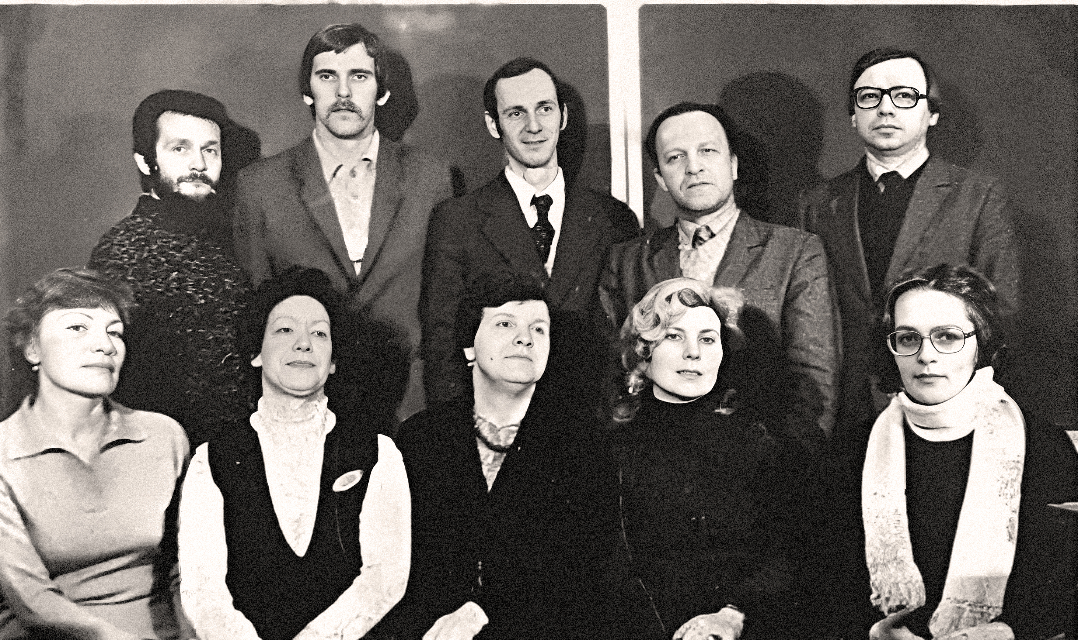 Сотрудники кафедры общей и медицинской химии (фотография конца 1970-х годов) Верхний ряд (слева направо): Кочетов Антон Павлович (ассистент); Хорунжий Вячеслав Владимирович (канд. хим. наук, ассистент); Попов Александр Михайлович (канд. хим. наук, доцент); Дробаченко Арнольд Владимирович  (канд. хим. наук, доцент, зав. кафедрой); Шкредов Владимир Федорович  (канд.хим. наук, ассистент). Нижний ряд (слева направо): Конотопова Светлана Петровна  (канд. хим. наук, ассистент); Потапова Ксения Борисовна  (канд. хим. наук, ассистент); Авербург Кира Андреевна (канд. хим. наук, ассистент); Давыдова Маргарита Кузьминична (канд. хим. наук, доцент); Егорова Марина Борисовна (ассистент).   