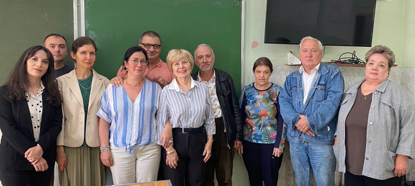 Слева направо: преподаватель Закарян Марине Размиковна, доцент Матусевич Олег Владимирович, доцент Шкутина Ирина Викторовна, заведующая кафедрой Батоцыренова Екатерина Геннадьевна, доцент Еремин Алексей Владимирович, доцент Давыдова Маргарита Кузьминична, доцент Сраго Игорь Александрович, старший преподаватель Голинец Елена Михайловна, профессор де Векки Андрей Васильевич, лаборант Ражева Ирина Михайловна
