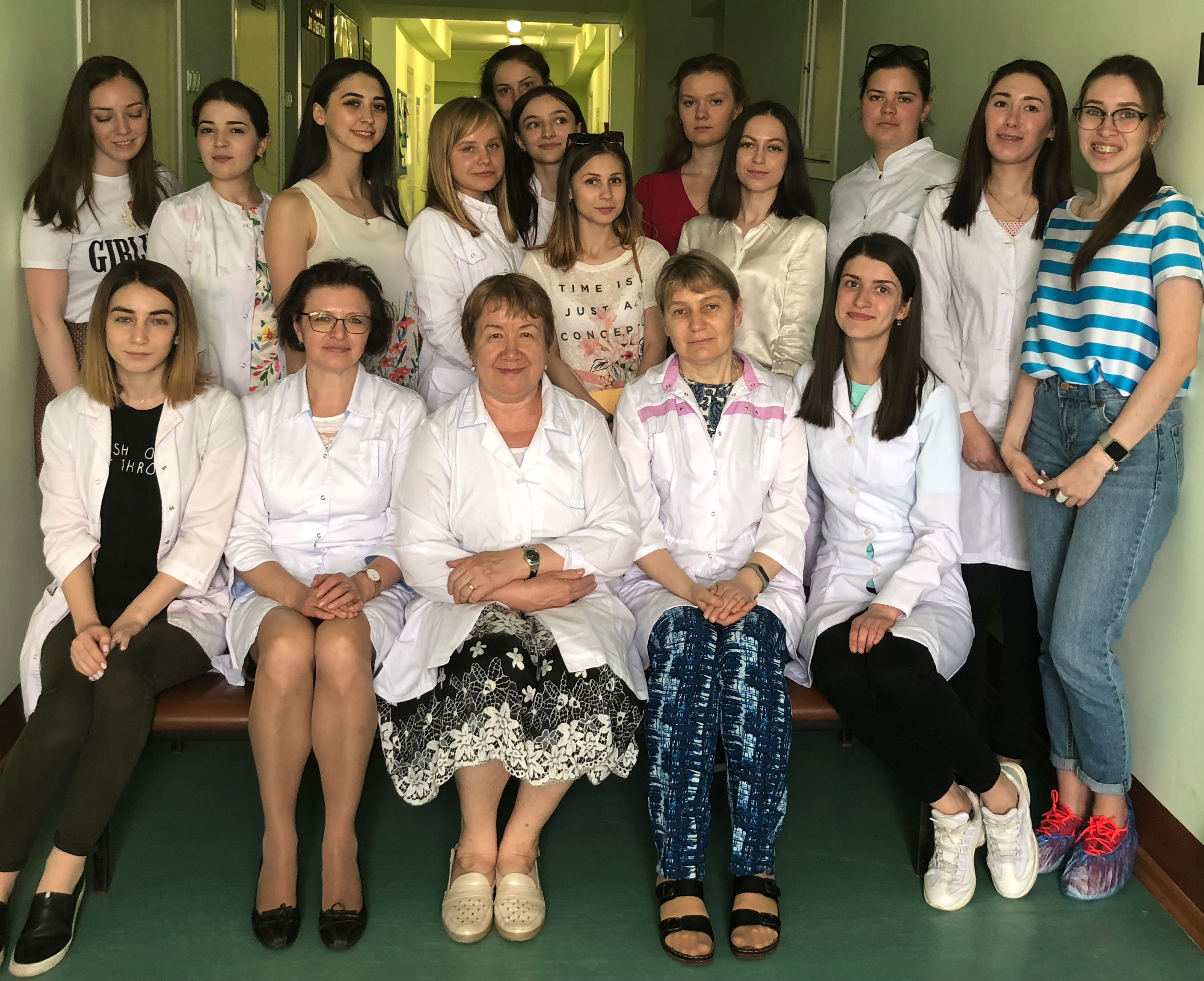 Студенты, члены СНО и  преподаватели кафедры   фтизиатрии после заключительногозаседания кружка на кафедре. 